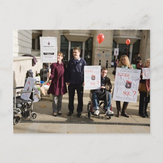 Mario mitsis-uk-Demo-Gruppe Postkarte (Vorderseite)