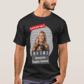 Marjorie Taylor Greene 🤣 Funny Mugshot Novel T-Shirt (Vorderseite)