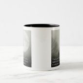 Mark Twain Zitat Zweifarbige Tasse (Mittel)