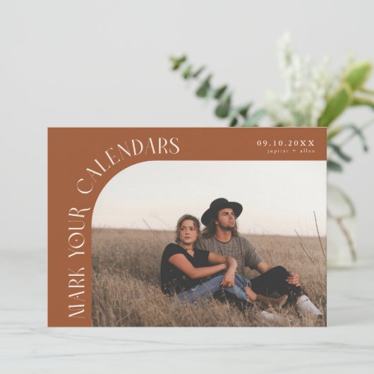 Mark Your Calendars Terracotta Curved Frame Photo Save The Date (Stehend Vorderseite)