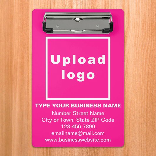 Markenbezeichnung auf der rosa Mini-Zwischenablage Mini Klemmbrett