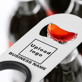 Markenbezeichnung auf Flaschenetikett mit Schlüsse Mini Flaschenöffner