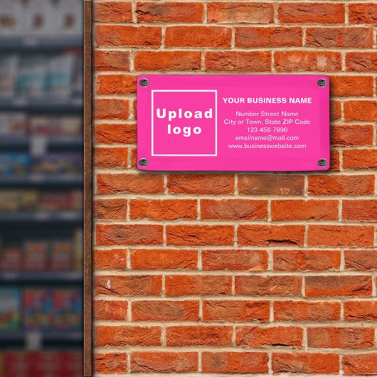Markenbezeichnung auf Small Pink Banner