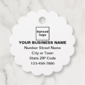 Markenbezeichnung auf weißem, skallopiertem Round- Geschenkanhänger (Vorderseite)