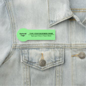 Markenbezeichnung für hellgrünes Abzeichen Namensschild (Beispiel)