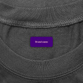 Markenname auf dem Lila Rechteck-Bekleidungslabel Etiketten