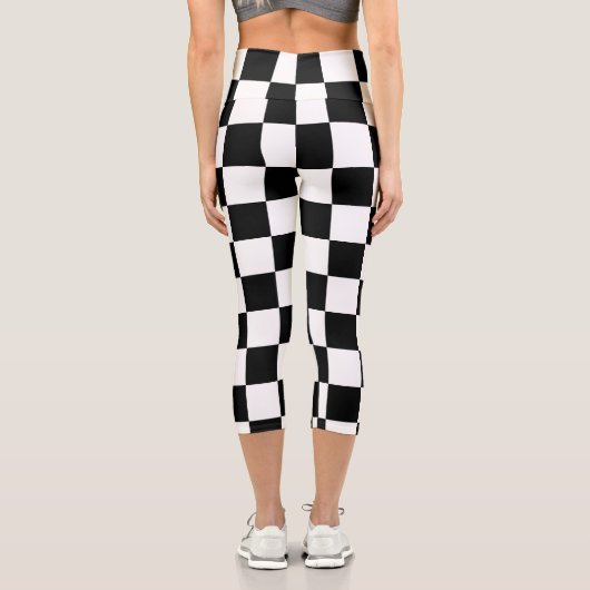 Markierte Quadrate schwarz-weiß geometrischer Retr Capri Leggings (Rückseite)