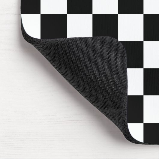 Markierte Quadrate schwarz-weiß geometrischer Retr Mousepad (Ecke)