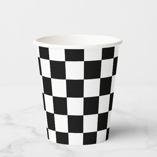 Markierte Quadrate schwarz-weiß geometrischer Retr Pappbecher (Vorderseite)