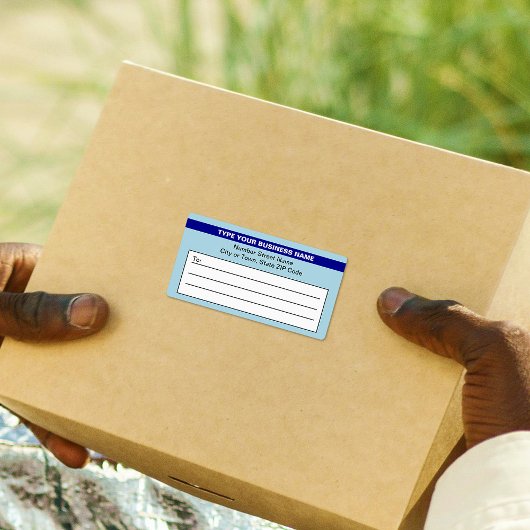 Markierter Markenname bei hellblauer Auslieferung