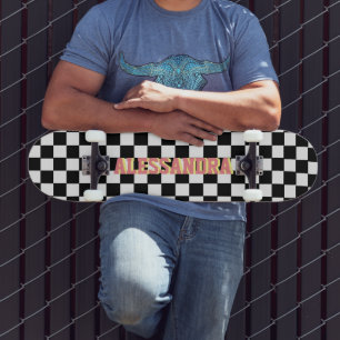 Markierter Name für die Rückwärtsrichtung weiß und Skateboard