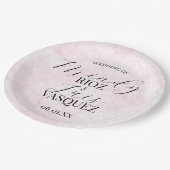 Marmor Abstrakt Rosa Hochzeitsskript Schwarz Pappteller (Schrägansicht)