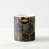 Marmor Hexagon, goldene Blätter Textur. Kaffeetasse (Mittel)