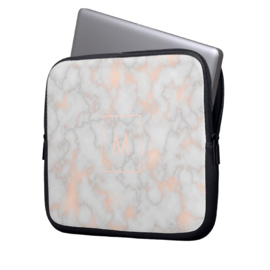 Marmor und Rose Gold Monogramm Laptopschutzhülle (Vorderseite Links)