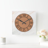 Marmor und Terracota, römische Ziegelwand Quadratische Wanduhr (Zuhause)