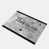 Marmordruck Dies ist unser Herz Fußmatte (Schrägansicht)