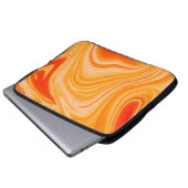 Marmorfarbe farbig. Orangefarbenes Marmormuster Laptopschutzhülle (Vorne Knopf)