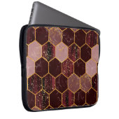Marmorhexagon nahtlose Textur mit Gold Laptopschutzhülle (Vorne Rechts)