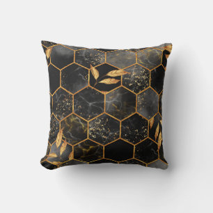 Marmorhexagon nahtlose Textur mit goldenen Blätter Kissen