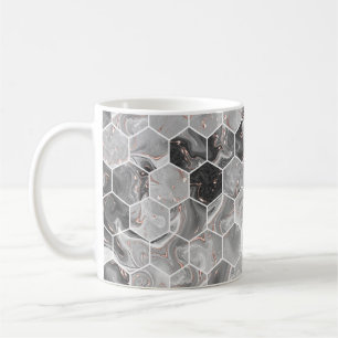 Marmorhexagon nahtlose Textur mit Goldmuster Kaffeetasse