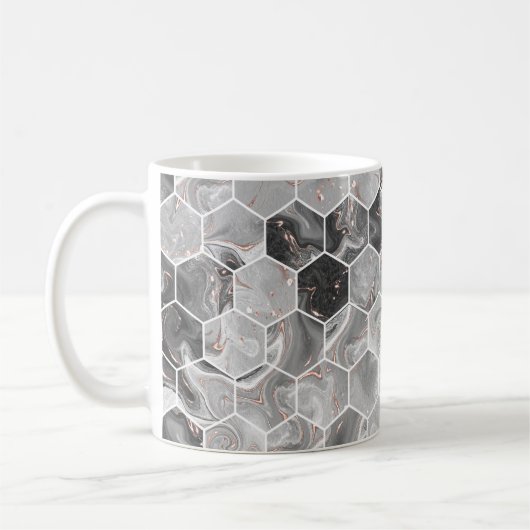 Marmorhexagon nahtlose Textur mit Goldmuster Kaffeetasse (Links)