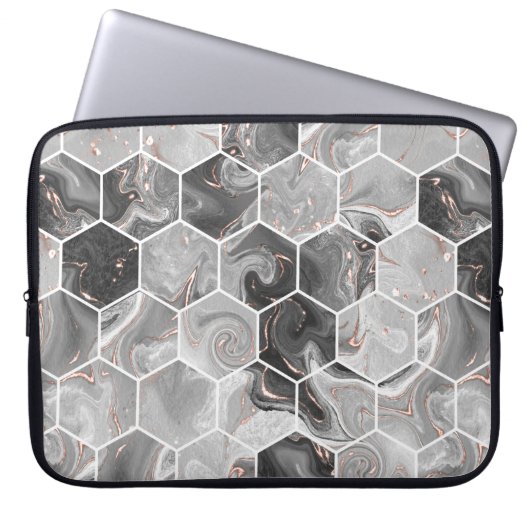 Marmorhexagon nahtlose Textur mit Goldmuster Laptopschutzhülle (Vorderseite)