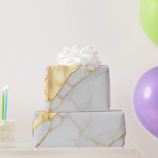 Marmormatte aus weißem und goldfarbenem Foil Geschenkpapier (Partygeschenke)
