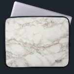 Marmormonogramm Laptopschutzhülle<br><div class="desc">Dieser Fall ist mit einem Bild des weißen und grauen Marmors mit einem Monogramm oder Initialen in der unteren rechten Ecke entworfen. Macht einen großen Führungskraftfall für jedermann diese Lieben der Blick von Steineleganz.</div>