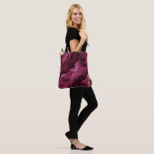 Marmormuster in dunklen Magenta und rosa Tasche (Am Model)
