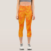 Marmorrotes gelbes Muster Capri Leggings (Vorderseite)