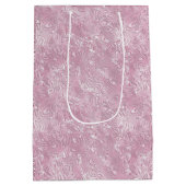 Marmorseidenmoirmuster in trostlosem Rosa Mittlere Geschenktüte (Rückseite)
