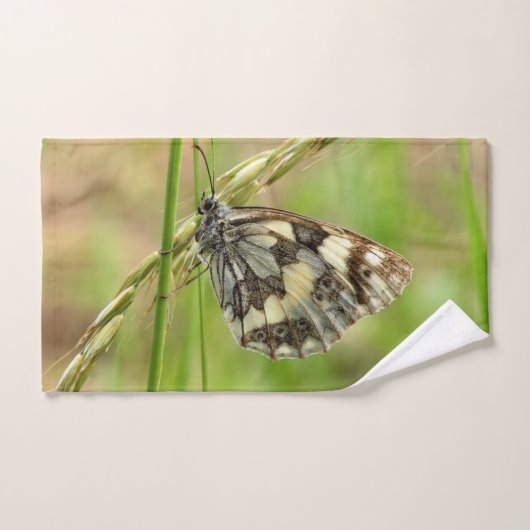 Marmorweißer Schmetterling auf Gras Handtuch (Handtuch)