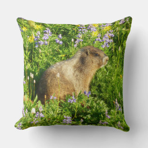 Marmot in den Wildblumen des Berges Rainier Kissen