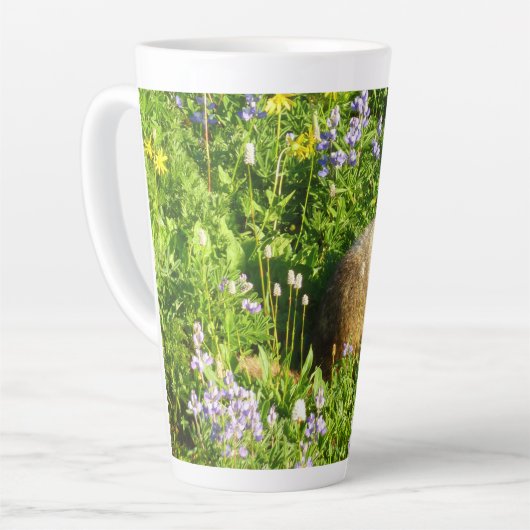 Marmot in den Wildblumen des Berges Rainier Milchtasse (Linke Ecke)