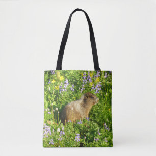 Marmot in den Wildblumen des Berges Rainier Tasche