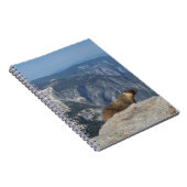 Marmot mit Blick auf den Halbkuppel von der Clouds Notizblock (Rechte Seite)
