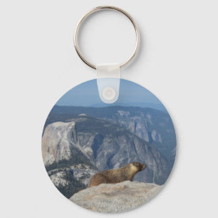 Marmot mit Blick auf den Halbkuppel von der Clouds Schlüsselanhänger