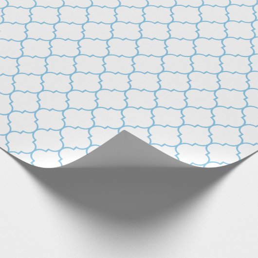 Marokkaner Quatrefoil hellblau auf Weiß Geschenkpapier (Ecke)