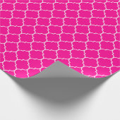 Marokkaner Quatrefoil Weiß auf Pink Geschenkpapier (Ecke)