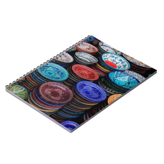 marokkanische Teller auf dem Markt Notizblock (Linke Seite)