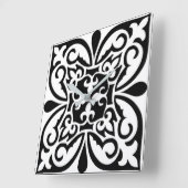 Marokkanisches Fliesen - weiß mit schwarzem Hinter Quadratische Wanduhr (Winkel)