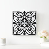 Marokkanisches Fliesen - weiß mit schwarzem Hinter Quadratische Wanduhr (Zuhause)