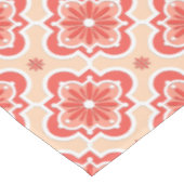 marokkanisches Fliesenmuster - Farbtöne von Korall Tischdecke (Schrägansicht)