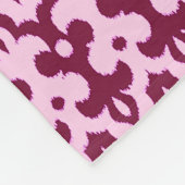 marokkanisches Ikat Damask Muster, Burgund und Ros Fleecedecke (Ecke)