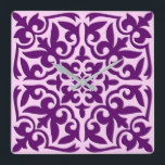 marokkanisches Kachel - lila und orchid Quadratische Wanduhr<br><div class="desc">Marokkanisches inspiriertes Fliesenmuster mit polierter Keramik-Optik - tiefe Amethyste lila mit einem hellen orchiden Hintergrund</div>