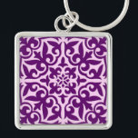 marokkanisches Kachel - lila und orchid Schlüsselanhänger<br><div class="desc">Marokkanisches inspiriertes Fliesenmuster mit polierter Keramik-Optik - tiefe Amethyste lila mit einem hellen orchiden Hintergrund</div>