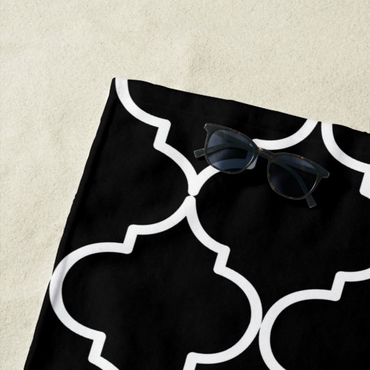 Marokkanisches Muster aus schwarzem und weißem Mit Strandtuch (Beispiel)