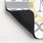 Marokkanisches Muster in Grau und Gelb mit Monogra Mousepad (Ecke)