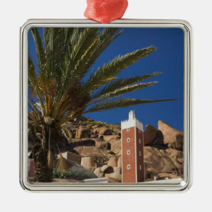 MAROKKO, Anti-Atlas, Gebiet TAFRAOUTE: ADAI, Rot Silbernes Ornament