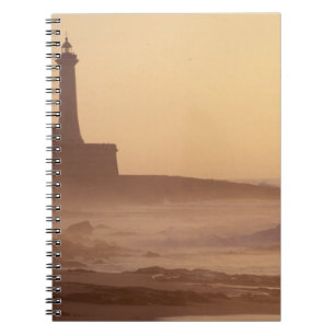 Marokko, Rabat, Leuchtturm bei Sonnenuntergang mit Notizblock